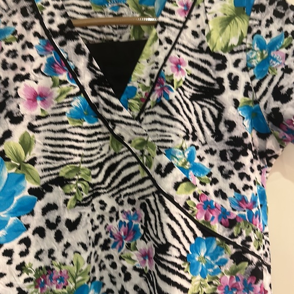 Health Pro nursing scrub top/uniform top - Picture 3 of 5